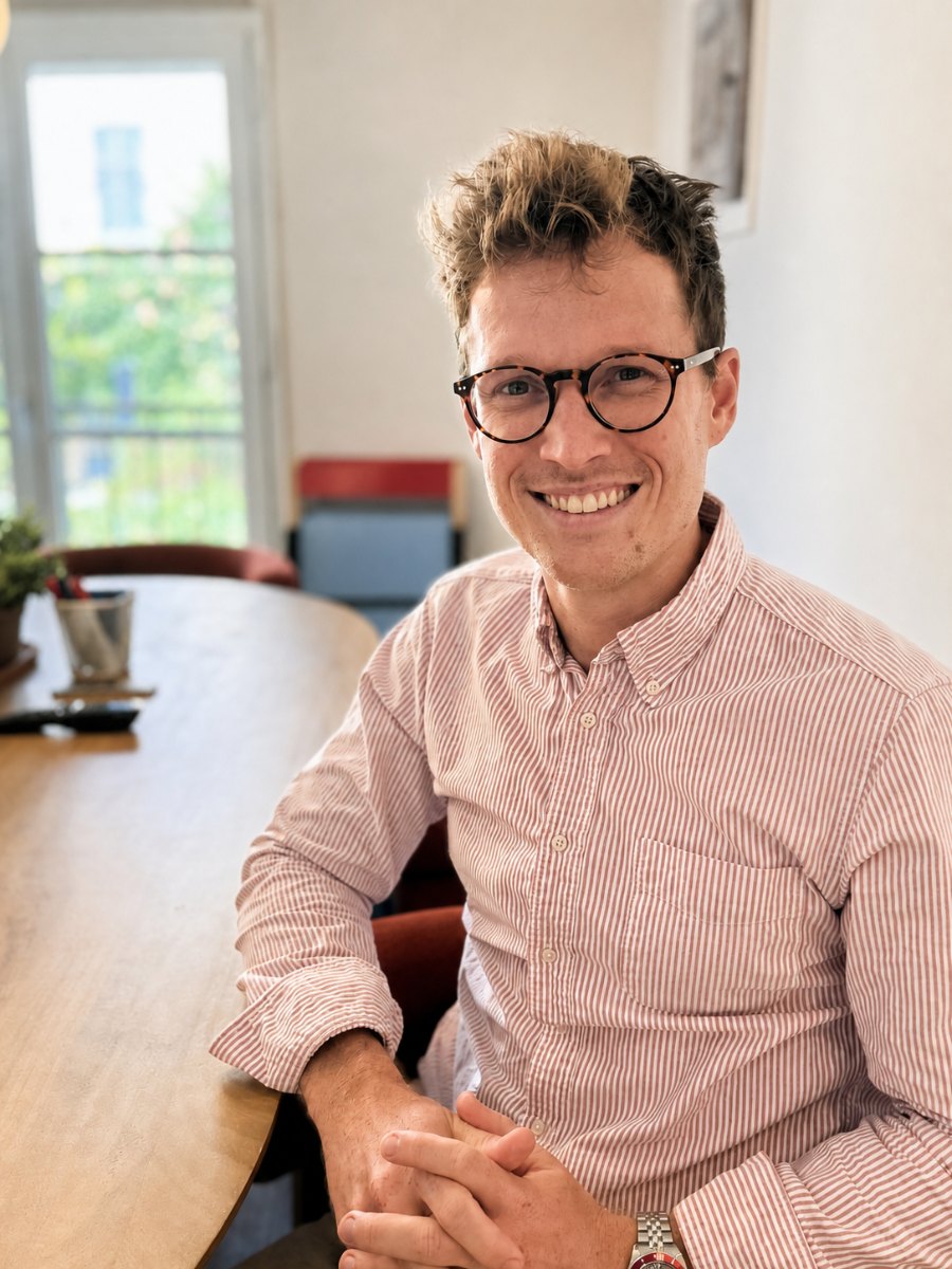 Bastien, associé